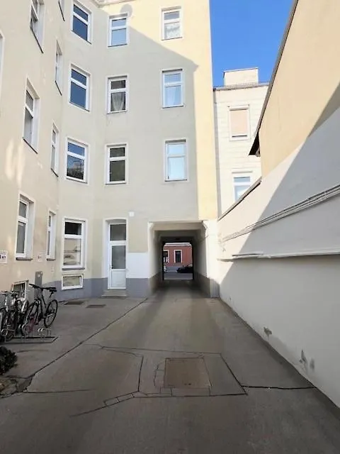 City&More! Charmantes Apartment Mit Altbauflair! Vienna 0*,